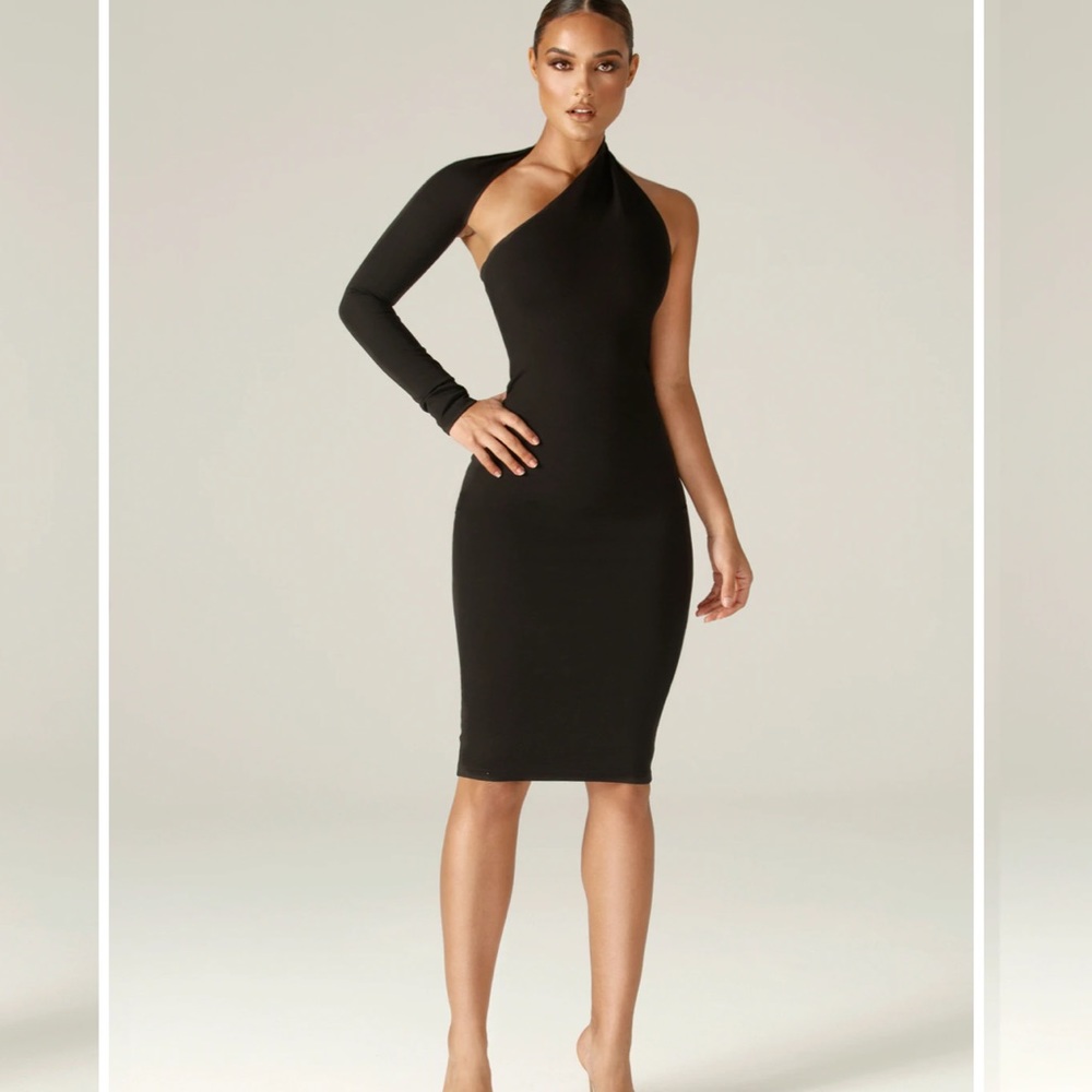 Gorgeous bodycon Alieva black midi one shoulder dress
